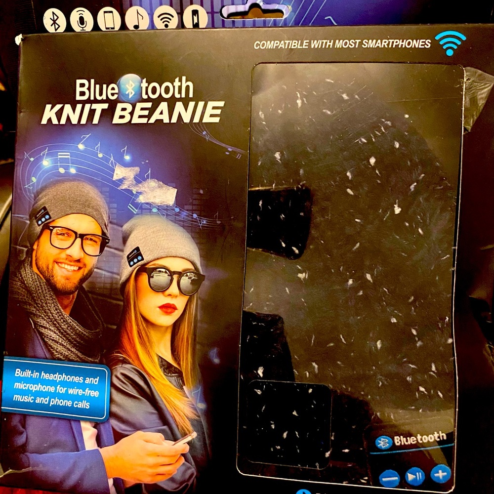 Blue Tooth Knit Beanie Version 4.1 Brand New
